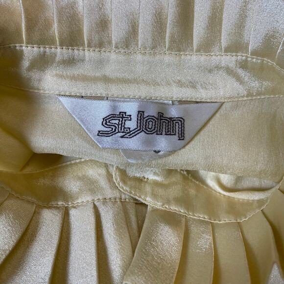 St. John Vintage 80’s Cream Satin Blouse Pleated Collar Size 6 - Picture 2 of 10